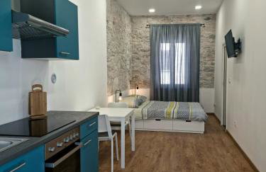 Central Studio Apartment - Photo 2
