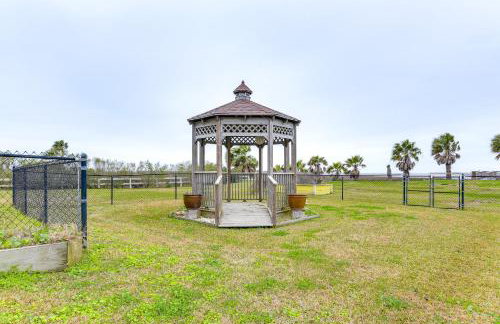 Walk to Beach! Bayfront Coastal Gem in Gilchrist - Foto 22