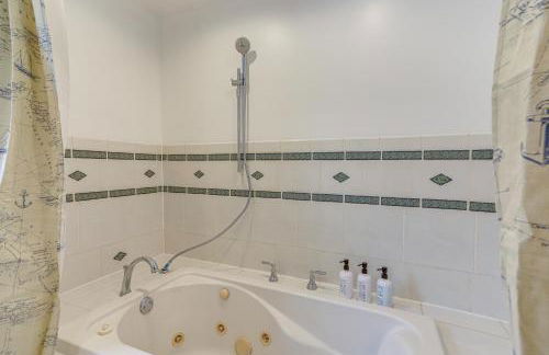 Walk to Beach Home with Pool in Vermilion - Foto 20