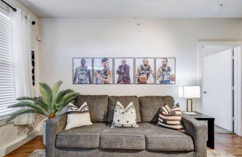 2BR Southtown Apartment FreeParking Wifi Pool Gym - Photo 9