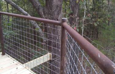 Cabin with a tree house on a buffalo farm . - Foto 23