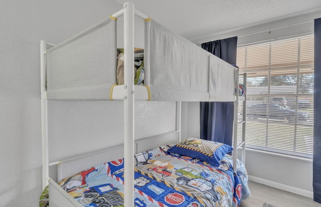 Serenity Retreat: Charming Home Near Attractions! 3 Bedroom Home by RedAwning - Foto 3