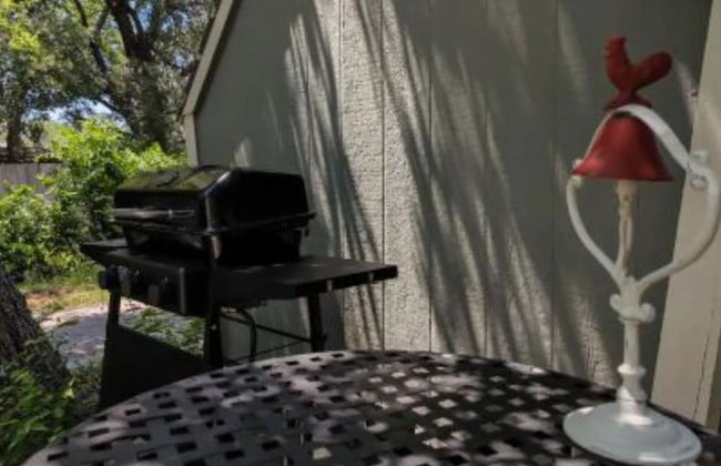 Chic Downtown Farmhouse With Garden and BBQ Grill - Foto 6