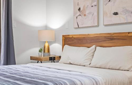 Stylish and Accessible Six Bedroom Home in Wexford/Pittsburg With Kids Amenities - Foto 16