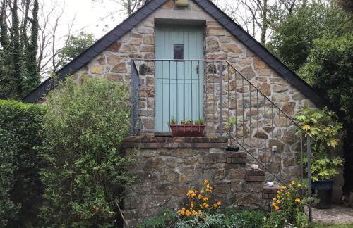 Cozy Camborne Studio Retreat With two Single Beds - Photo 2