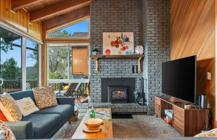 Scenic North Shore Stay w Games Near Snow Summit Lakeview Lodge by AvantStay - Foto 9