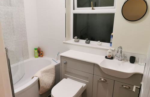 Family Friendly I Pets Welcome I Short Walk to Railway Station I 10min Drive to Safari Park - Foto 22