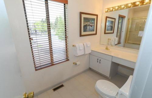 Seven Springs Sunridge 3 Bedrooms Premium Condo, Private Hot Tub! by RedAwning - Photo 32