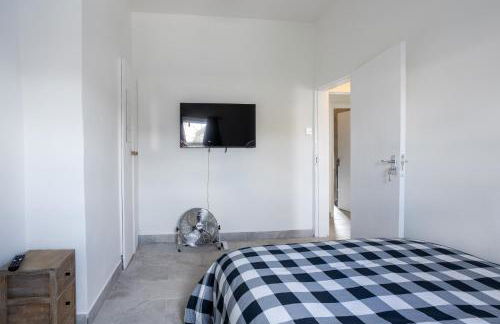 4 bedroom house with Garden, Parking & 3 mins Walking Distance from Train Station - Photo 31