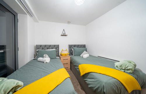 Spacious 2 Bedroom 6 Minute Drive from Huddersfield Town Centre - Ideal Stay - Foto 17