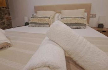 El Patio de Vespasiano-Calera- vistas a la iglesia junto al puerto - Photo 11