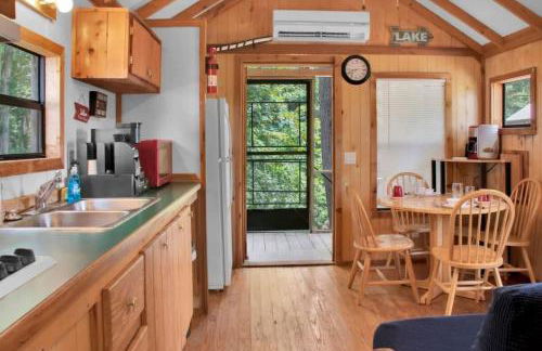 Homey Cabin in Bloomington with Views - Foto 9