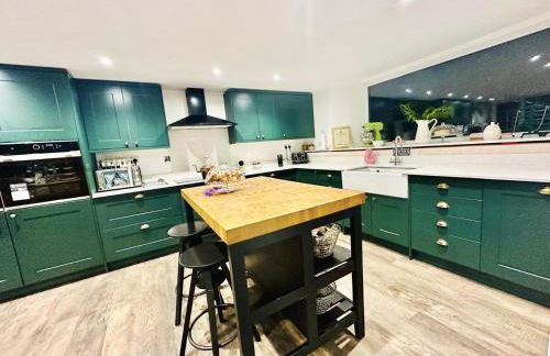 Devon 6-Bed Cottage with Country Views & Parking - Foto 5