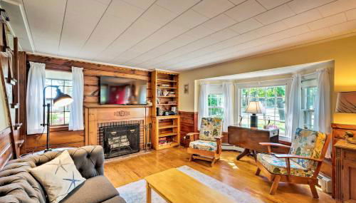 Cape Cod House with Grill and Yard - Drive to Beach! - Foto 3