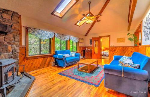 Cozy and Secluded Cabin with a Fireplace in the Poconos Mountains of Pennsylvania - Foto 7