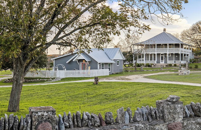 Kingsby Cottage - 1BR & Mountain Views - Photo 1