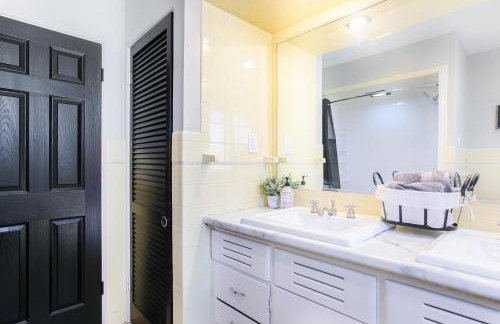 1mi to ND, King Beds, Easy Parking, Pet Friendly, Huge Fenced Yard for Games - Foto 46