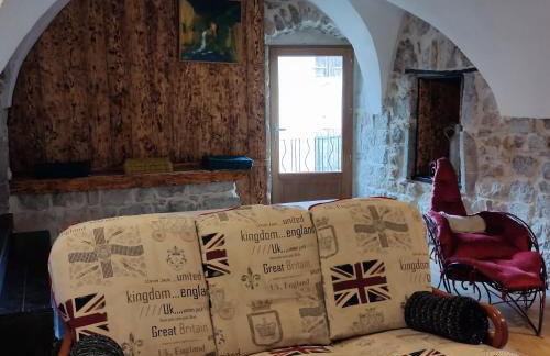 maison pierre et voûte au cœur du village - Photo 22