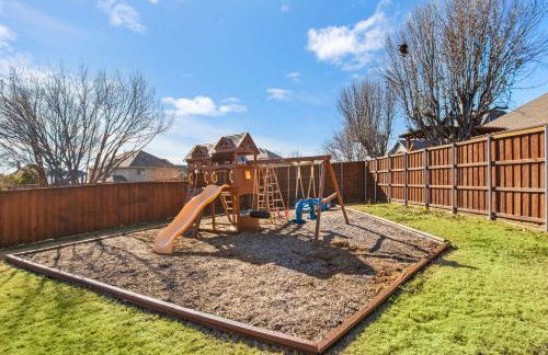 Spacious 4BR 3BA with Yard Mins to LakeLewisville - Foto 41