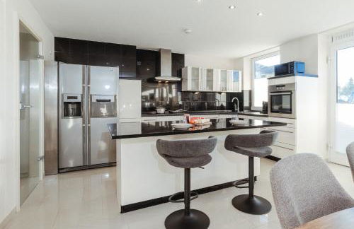 Luxus City Apartment - für Gruppen & Familien mit Whirlpool, Terrasse & Grill - Top Lage - Foto 7