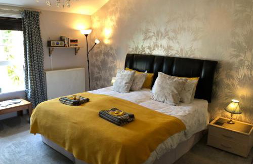 Little Gem with Private Hot Tub - Up to 25 percent off ferry - Foto 6