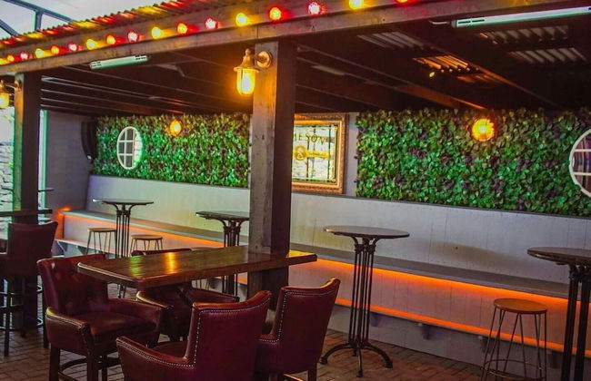 Ewings Bar & Self-Catering Accommodation - Foto 9