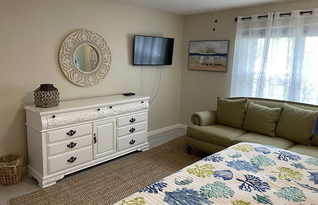 Coastal Retreat 3 Bedroom Home by RedAwning - Photo 3