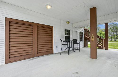 Old Town Bay St. Louis Outdoor Bar Area Game Room - Foto 2