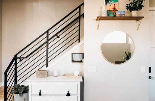 Modern Comfort w Mountain Views - Pet-Friendly - Foto 20