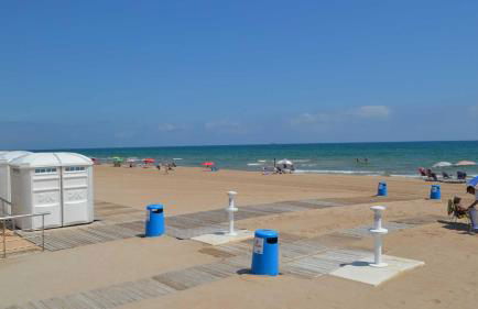 Casa particular en la playa a pocos metros del mar con garaje - Foto 35