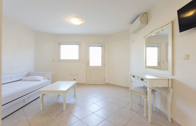 Iliada Villas - Photo 7