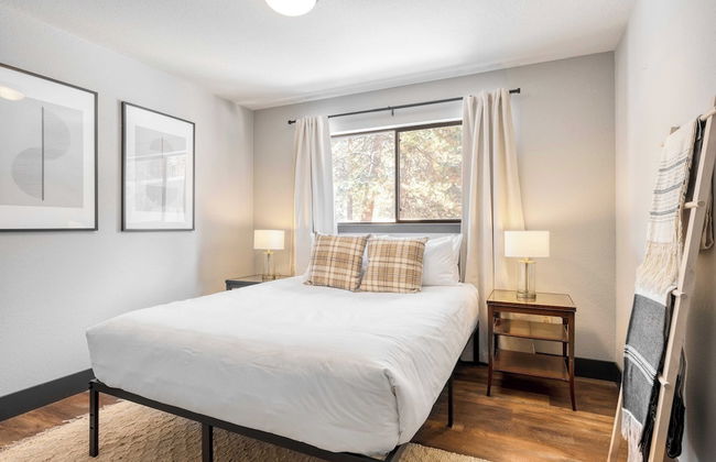 Quiet River Bend Cabin by Avantstay 35 Mins to Mt Bachelor 10 Mins to Town Centre Hot Tub! - Foto 18