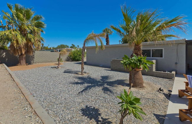 Modern Home w Private Pool Spa Pets Welcome - Photo 39