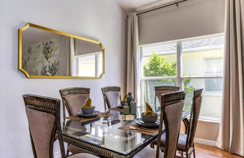 Large Home-Private Pool, Spa, and Pet Friendly Sleeps 12 - Foto 8