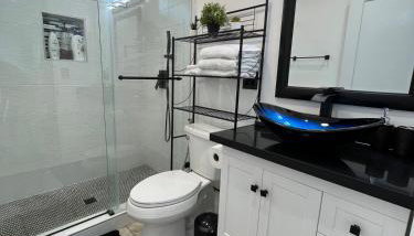 Cheerful house with EV, Parking & backyard - Foto 3