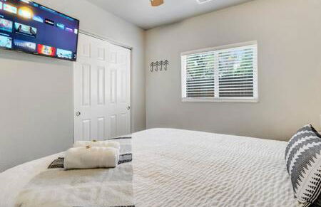 Vibrant Watermelon - Hot Tub, BBQ-Grill, King-Bed, Backyard, Parking - Foto 19