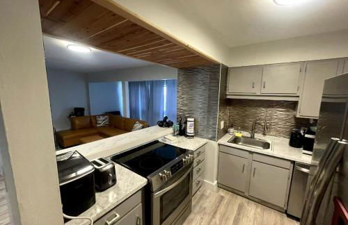 240 Queen Bed, 3 Pools, 80in TV - Foto 18