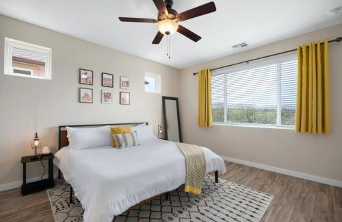 Stunning Views + Hot Tub + Location! 3 bed/3 bath - Foto 17