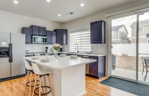 6 Mi to DIA Denver Home with Fenced Yard and Fire Pit - Foto 6