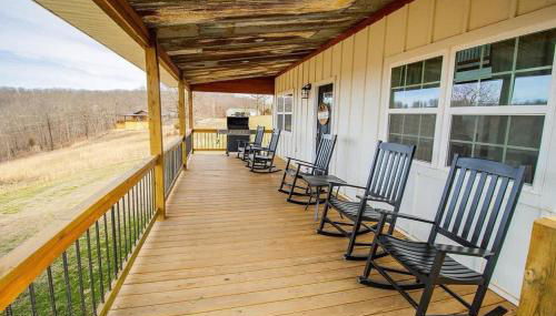 Ozark Escape - Hot Tub Mountain Views and Near Buffalo River - Photo 2