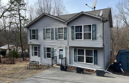 Spacious and tranquil 5br house in charming East Stroudsburg w game room, pets allowed - Foto 52