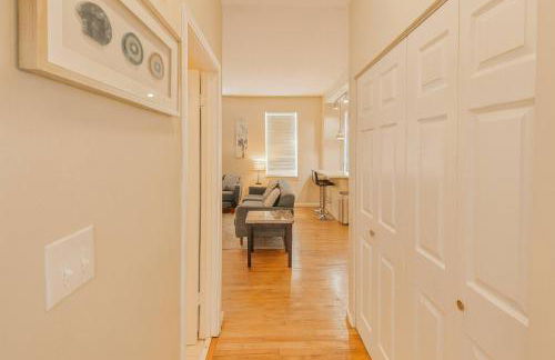 Soulard 2BR Balcony Free Parking Walk to Dining - Foto 13
