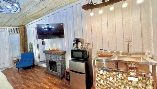 King Suite & Bunkhouse - Deer Camp - WiFi - Grill - Foto 3