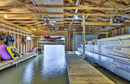 Guntersville Lake Home with Deck and Covered Boat Slip - Foto 23