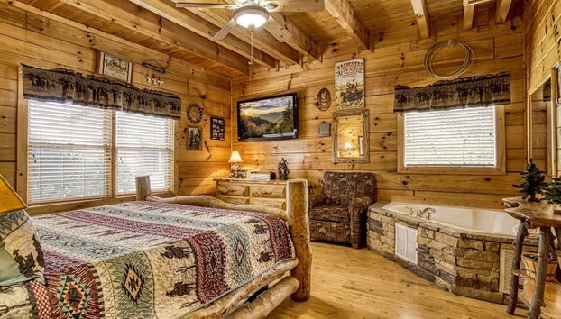Ern854 - Wagon Wheel Lodge - Great Location! Close To All The Action! 9 Bedroom Cabin by RedAwning - Foto 4, Habitación