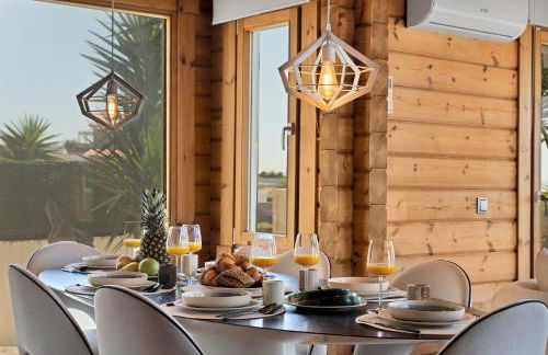 Recién renovada! Exclusiva villa de madera con piscina y vistas al mar - Foto 10