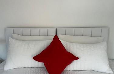 Yugogo One-Bedroom Apartment 37 London Road - Photo 1