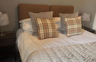 Beautiful 2-bed Study or Visit Flat - Photo 17