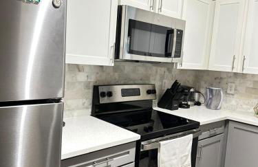 Comfortable 2BR Getaway Close to The Woodlands - Foto 14