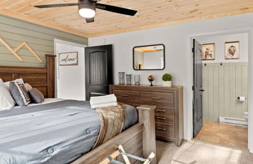 Cozy Cinema Cabin - Hot Tub and More - Foto 27